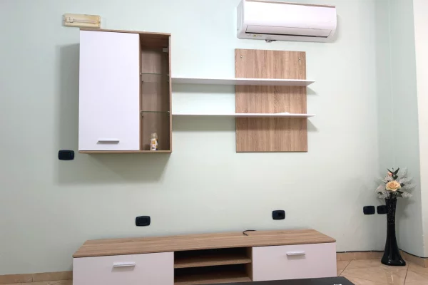 Shtepi me qera Apartament ne Tirane, 2+1, Mobilimi E mobiluar, Pagesa 50,000  Leke.