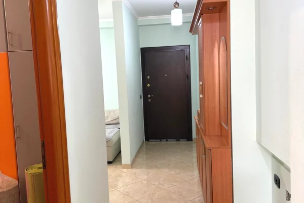 Shtepi me qera Apartament ne Tirane, 2+1, Mobilimi E mobiluar, Pagesa 50,000  Leke.