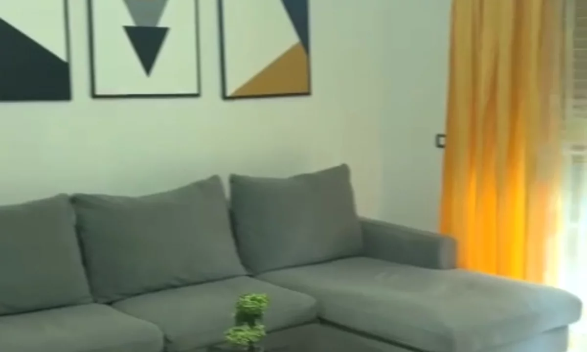 Shtepi me qera Apartament ne Tirane, 1+1, Mobilimi E mobiluar, Pagesa 50,000  Leke.