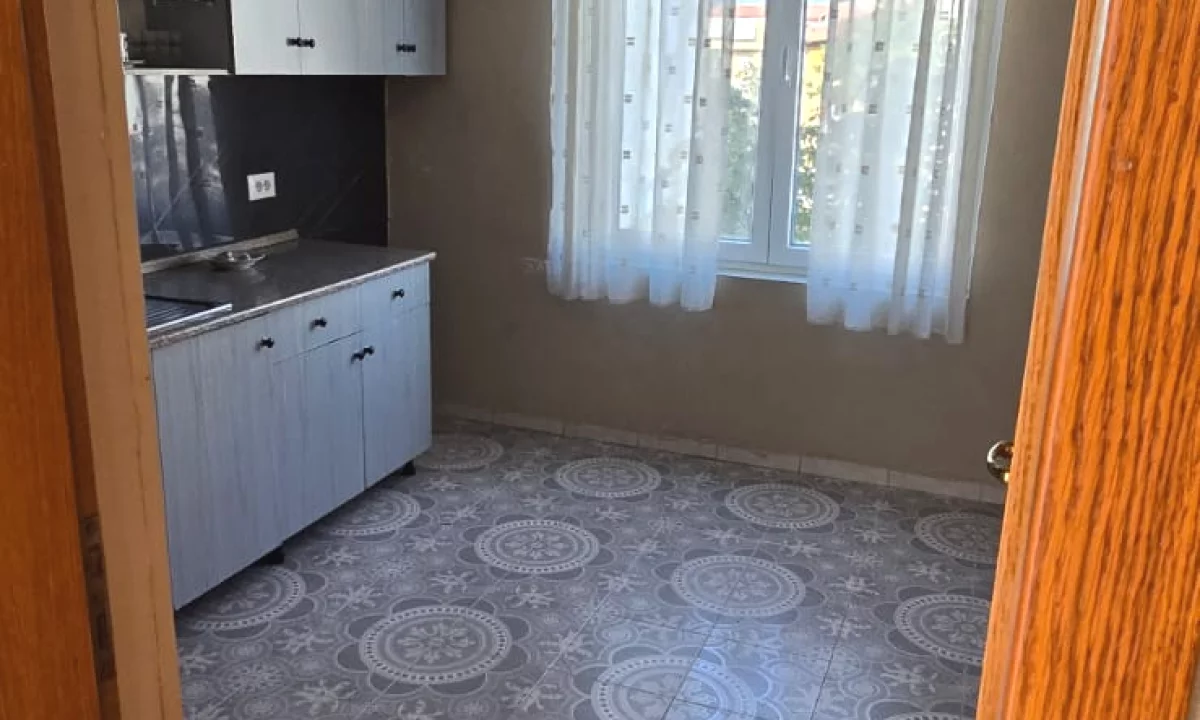 Shtepi ne shitje Apartament ne Tirane, 2+1, Mobilimi E mobiluar, Pagesa 158,000  Euro.