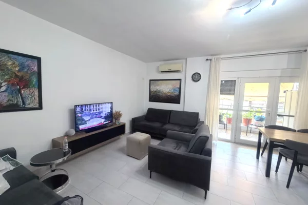 Jepet me qera apartament 2+1 te 21 dhjetori