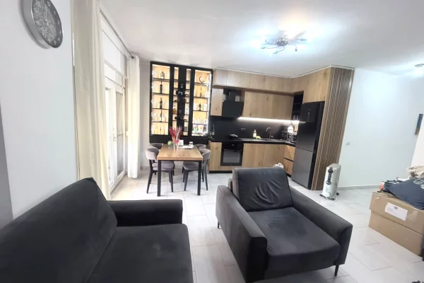 Shtepi me qera Apartament ne Tirane, 2+1, Mobilimi E mobiluar, Pagesa 70,000  Leke.