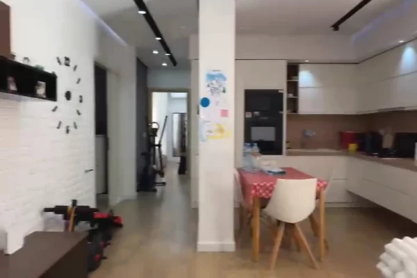 Shtepi ne shitje Apartament ne Tirane, 2+1, Mobilimi E mobiluar, Pagesa 16,700,000  Leke.