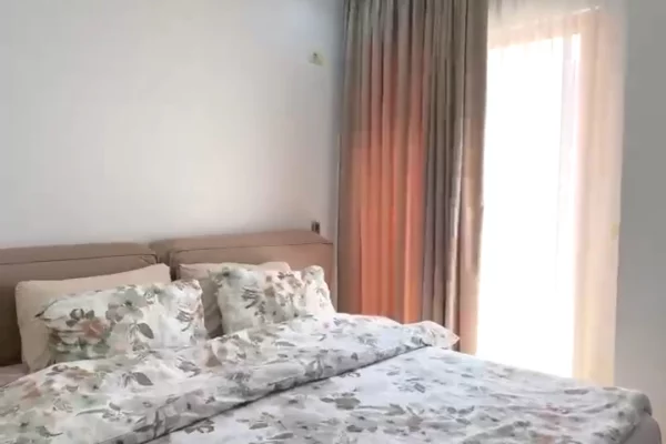 Shtepi ne shitje Apartament ne Tirane, 2+1, Mobilimi E mobiluar, Pagesa 16,700,000  Leke.
