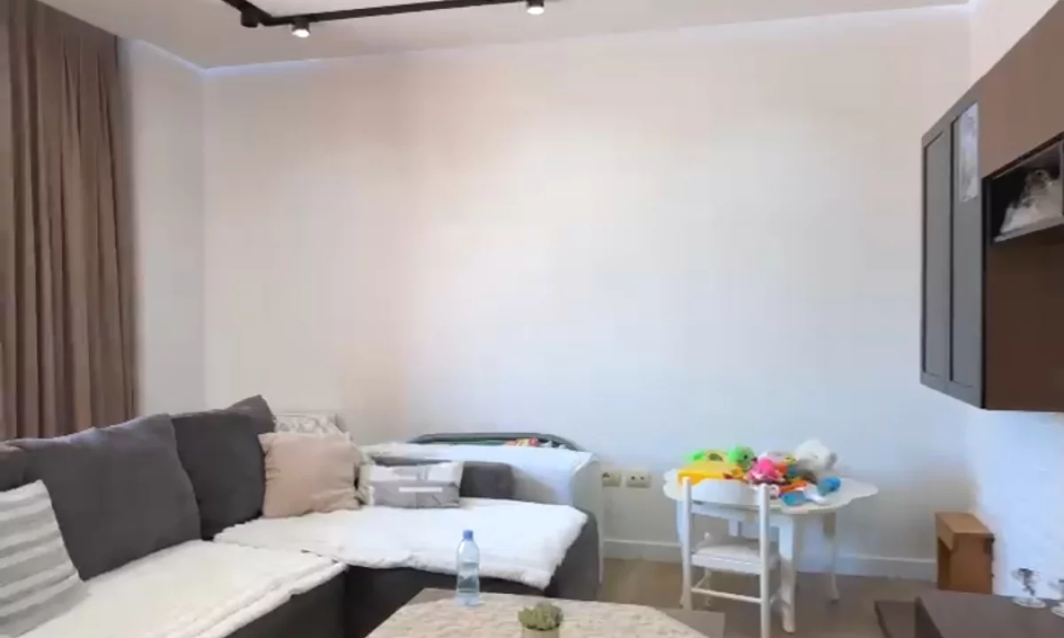 Shtepi ne shitje Apartament ne Tirane, 2+1, Mobilimi E mobiluar, Pagesa 16,700,000  Leke.