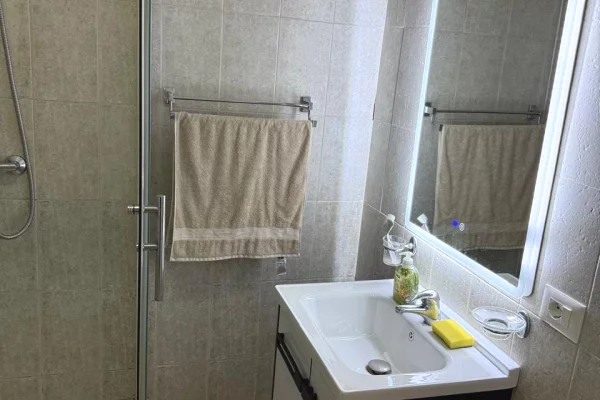 Shtepi me qera Apartament ne Tirane, 1+1, Mobilimi E mobiluar, Pagesa 70,000  Leke.