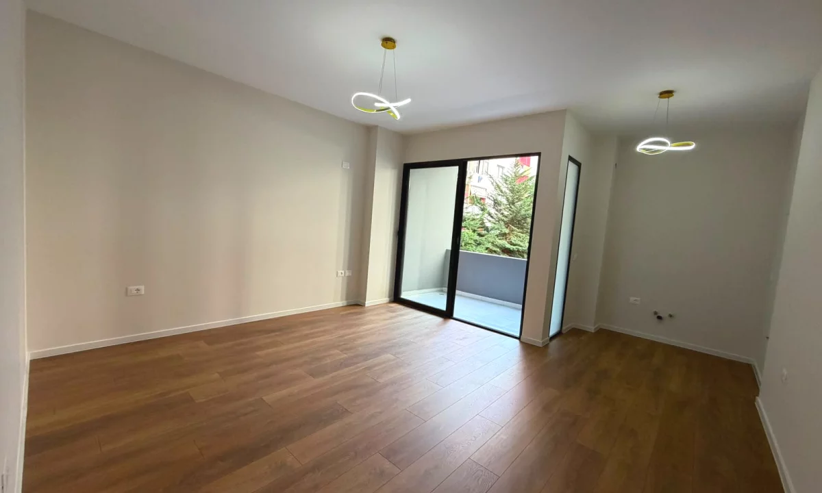 Shtepi ne shitje Apartament ne Tirane, 1+1, Mobilimi Bosh, pa mobiluar, Pagesa 11,200,000  Leke.