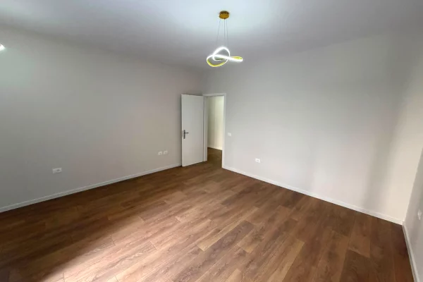 Shtepi ne shitje Apartament ne Tirane, 1+1, Mobilimi Bosh, pa mobiluar, Pagesa 11,200,000  Leke.