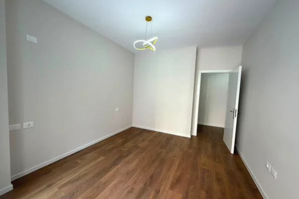 Shtepi ne shitje Apartament ne Tirane, 1+1, Mobilimi Bosh, pa mobiluar, Pagesa 11,200,000  Leke.