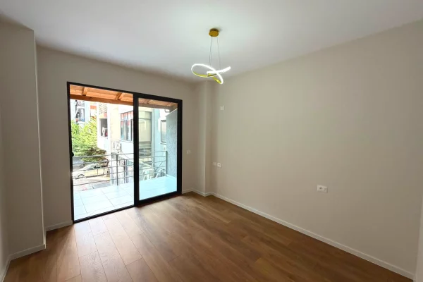 Shtepi ne shitje Apartament ne Tirane, 1+1, Mobilimi Bosh, pa mobiluar, Pagesa 11,200,000  Leke.