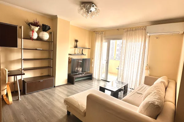 Apartament 2+1+2 per shitje në zonën pranë Juridikut, Ish-Bllok