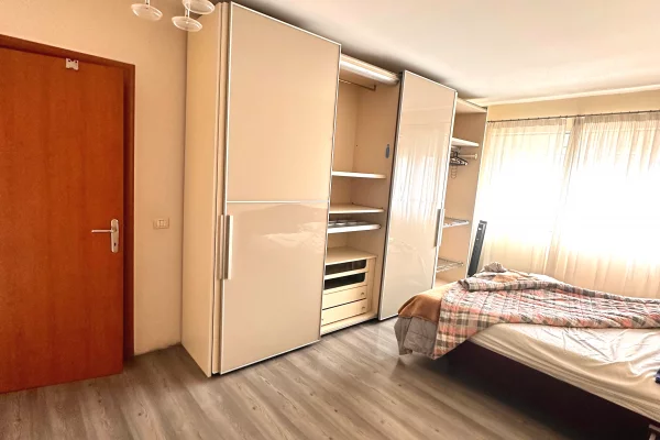 Shtepi ne shitje Apartament ne Tirane, 2+1, Mobilimi E mobiluar, Pagesa 290,000  Euro.
