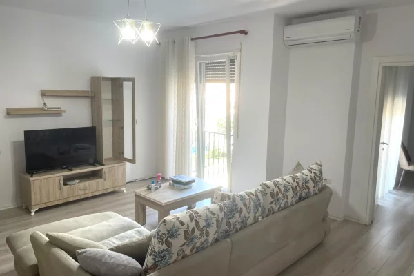 Shtepi me qera 1+1 ne Tirane - 60,000 Leke
