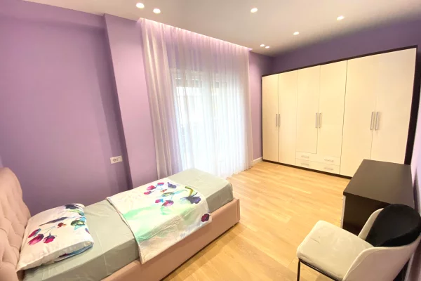 Shtepi me qera Apartament ne Tirane, 2+1, Mobilimi E mobiluar, Pagesa 65,000  Leke.