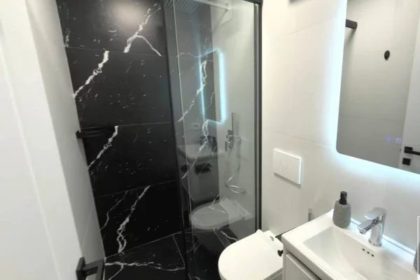 Shtepi ne shitje Apartament ne Tirane, 1+1, Mobilimi E mobiluar, Pagesa 187,000  Euro.