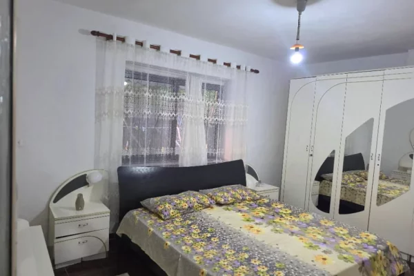 Shtepi me qera Apartament ne Tirane, 2+1, Mobilimi E mobiluar, Pagesa 50,000  Leke.