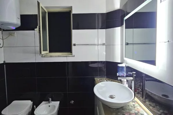 Shtepi me qera Apartament ne Tirane, 1+1, Mobilimi E mobiluar, Pagesa 600  Euro.