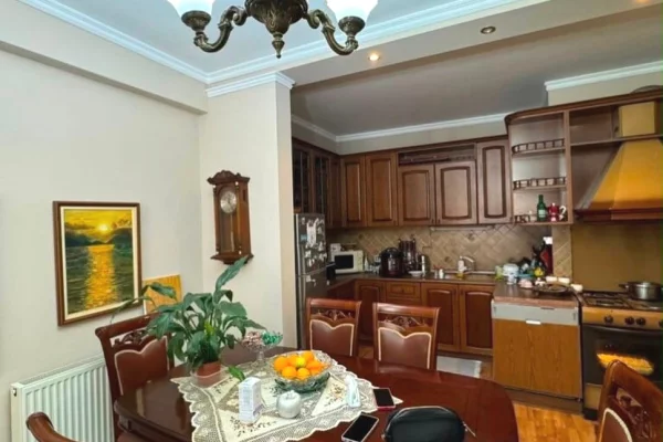 Shtepi me qera Apartament ne Tirane, 2+1, Mobilimi E mobiluar, Pagesa 80,000  Leke.