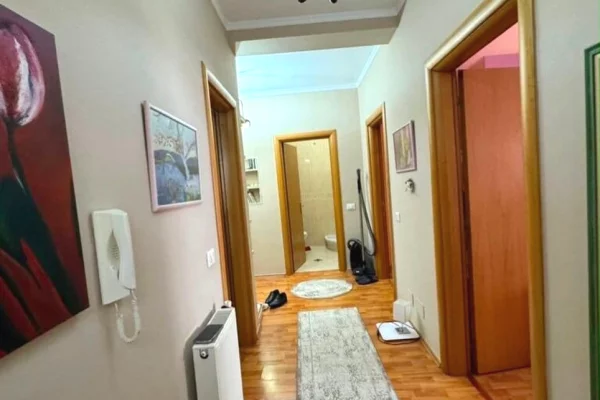 Shtepi me qera Apartament ne Tirane, 2+1, Mobilimi E mobiluar, Pagesa 80,000  Leke.