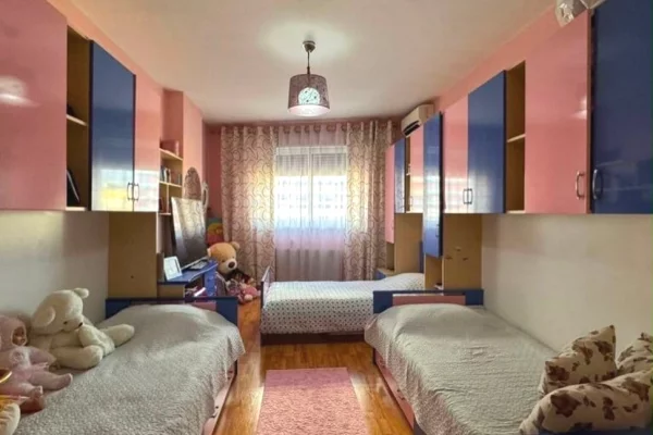 Shtepi me qera Apartament ne Tirane, 2+1, Mobilimi E mobiluar, Pagesa 80,000  Leke.