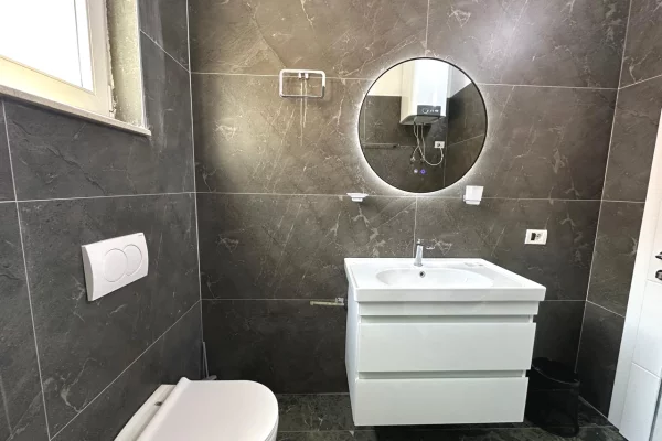 Shtepi me qera Apartament ne Tirane, 3+1, Mobilimi E mobiluar, Pagesa 750  Euro.