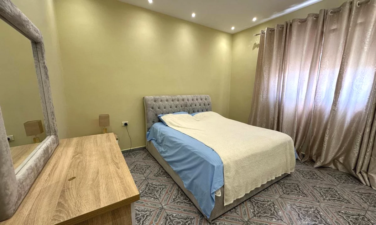 Shtepi me qera Apartament ne Tirane, 3+1, Mobilimi E mobiluar, Pagesa 750  Euro.