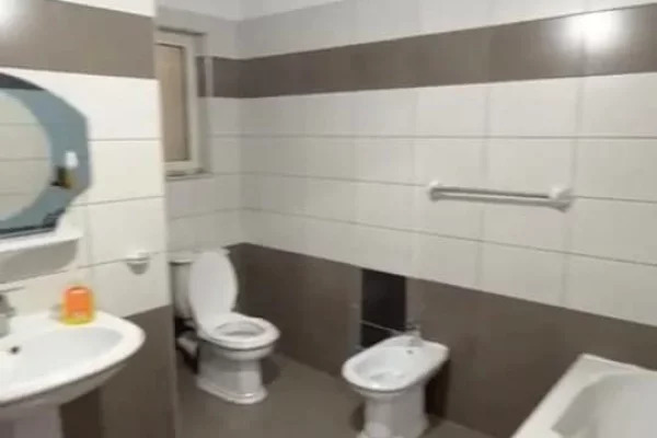 Shtepi me qera Apartament ne Tirane, 2+1, Mobilimi E mobiluar, Pagesa 50,000  Leke.