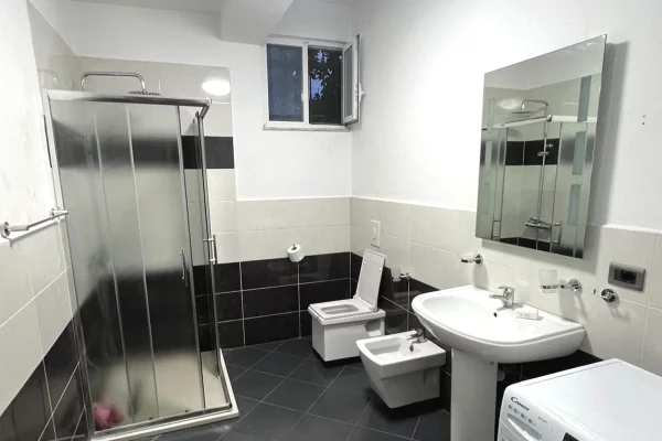 Shtepi me qera Apartament ne Tirane, 1+1, Mobilimi E mobiluar, Pagesa 40,000  Leke.