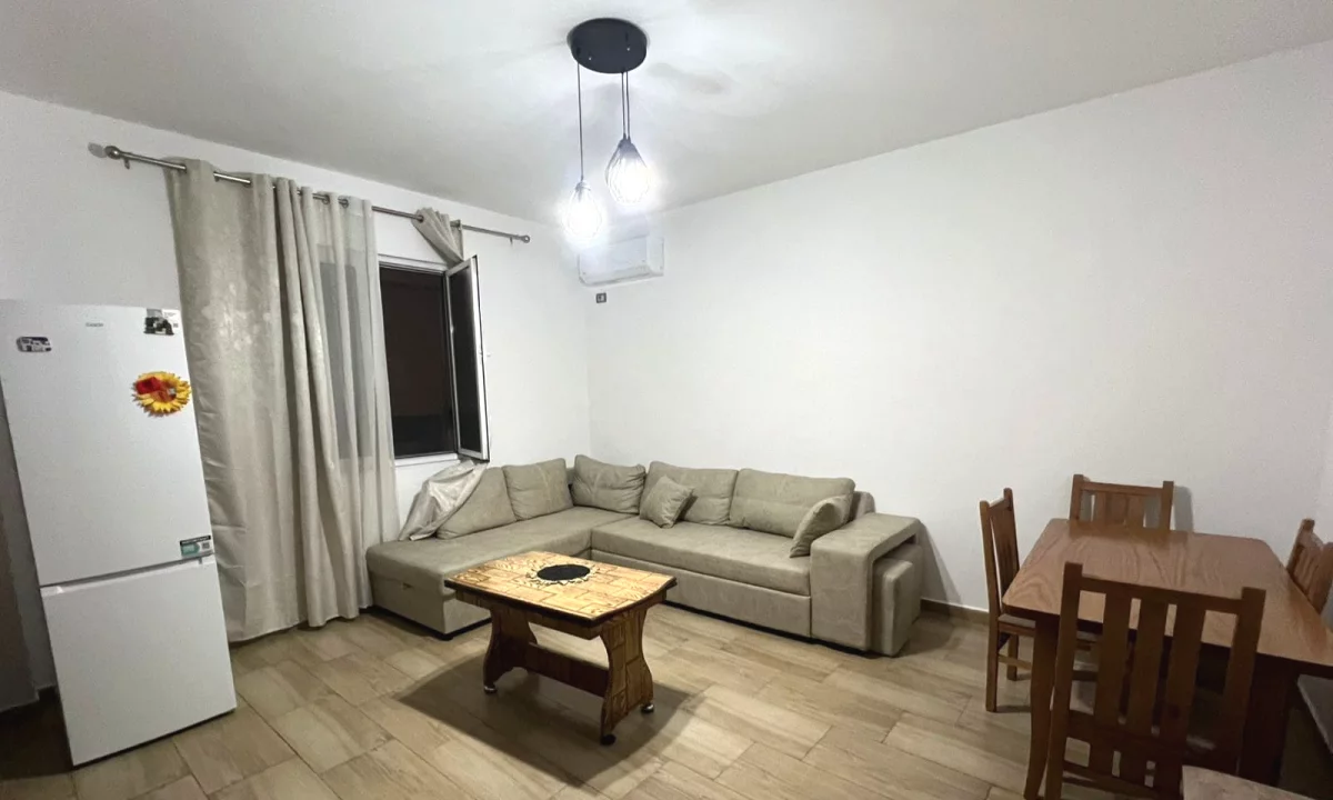 Shtepi me qera Apartament ne Tirane, 1+1, Mobilimi E mobiluar, Pagesa 40,000  Leke.