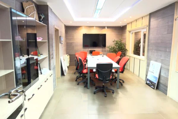 Ambient biznesi me qera 3+1 ne Tirane - 3,500 Euro