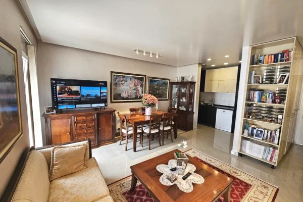Shtepi ne shitje Apartament ne Tirane, 3+1, Mobilimi E mobiluar, Pagesa 259,000  Euro.