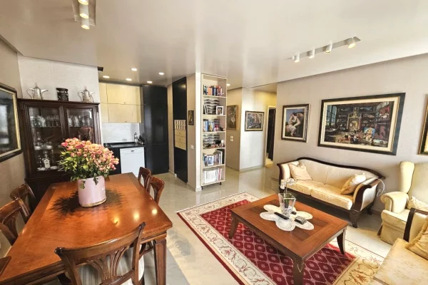 Shtepi ne shitje Apartament ne Tirane, 3+1, Mobilimi E mobiluar, Pagesa 259,000  Euro.