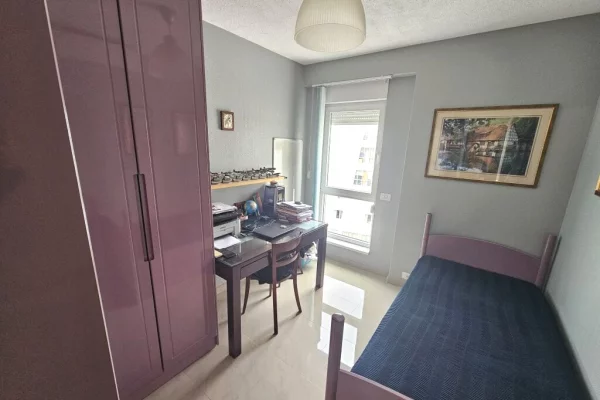 Shtepi ne shitje Apartament ne Tirane, 3+1, Mobilimi E mobiluar, Pagesa 259,000  Euro.