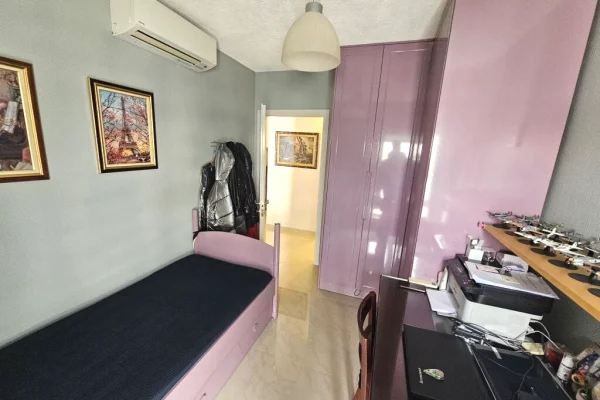 Shtepi ne shitje Apartament ne Tirane, 3+1, Mobilimi E mobiluar, Pagesa 259,000  Euro.