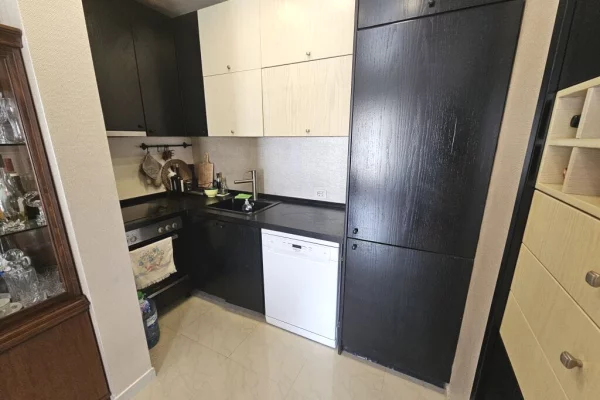 Shtepi ne shitje Apartament ne Tirane, 3+1, Mobilimi E mobiluar, Pagesa 259,000  Euro.
