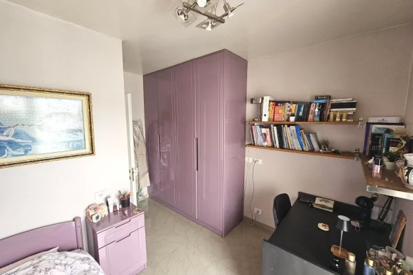 Shtepi ne shitje Apartament ne Tirane, 3+1, Mobilimi E mobiluar, Pagesa 259,000  Euro.
