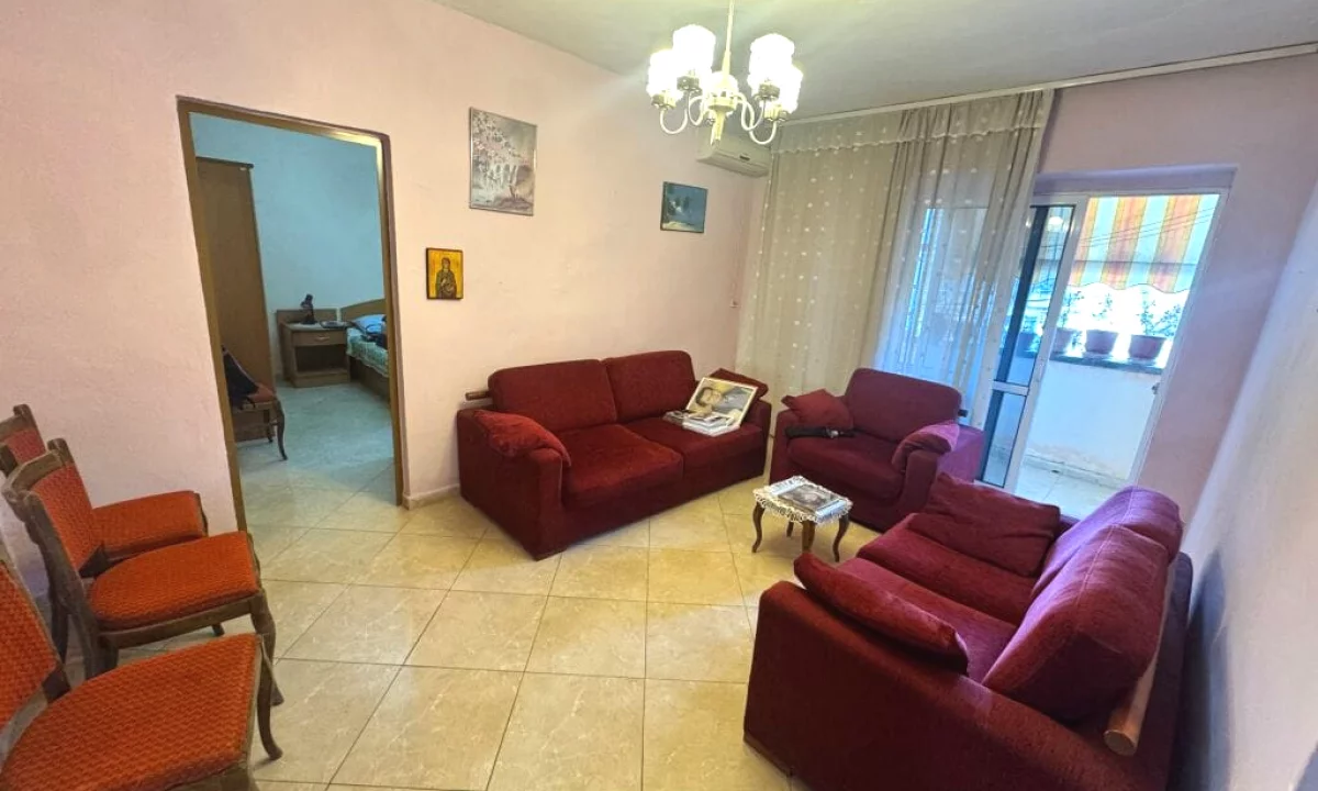 Shtepi ne shitje Apartament ne Tirane, 3+1, Mobilimi E mobiluar, Pagesa 18,000,000  Leke.