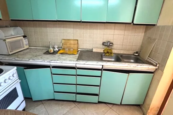 Shtepi ne shitje Apartament ne Tirane, 3+1, Mobilimi E mobiluar, Pagesa 18,000,000  Leke.