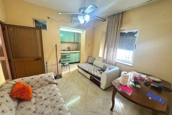 Shtepi ne shitje Apartament ne Tirane, 3+1, Mobilimi E mobiluar, Pagesa 18,000,000  Leke.