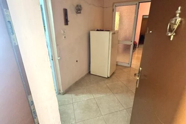 Shtepi ne shitje Apartament ne Tirane, 3+1, Mobilimi E mobiluar, Pagesa 18,000,000  Leke.