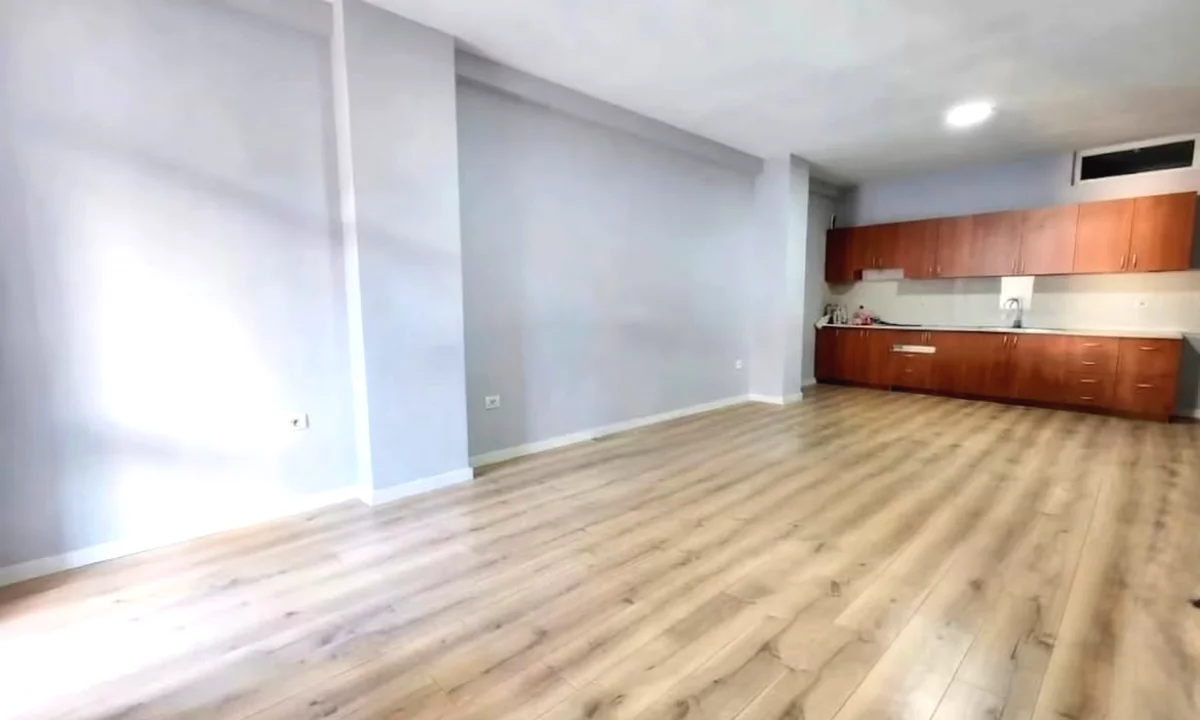 Shtepi ne shitje Apartament ne Tirane, 2+1, Mobilimi Bosh, pa mobiluar, Pagesa 260,000  Euro.