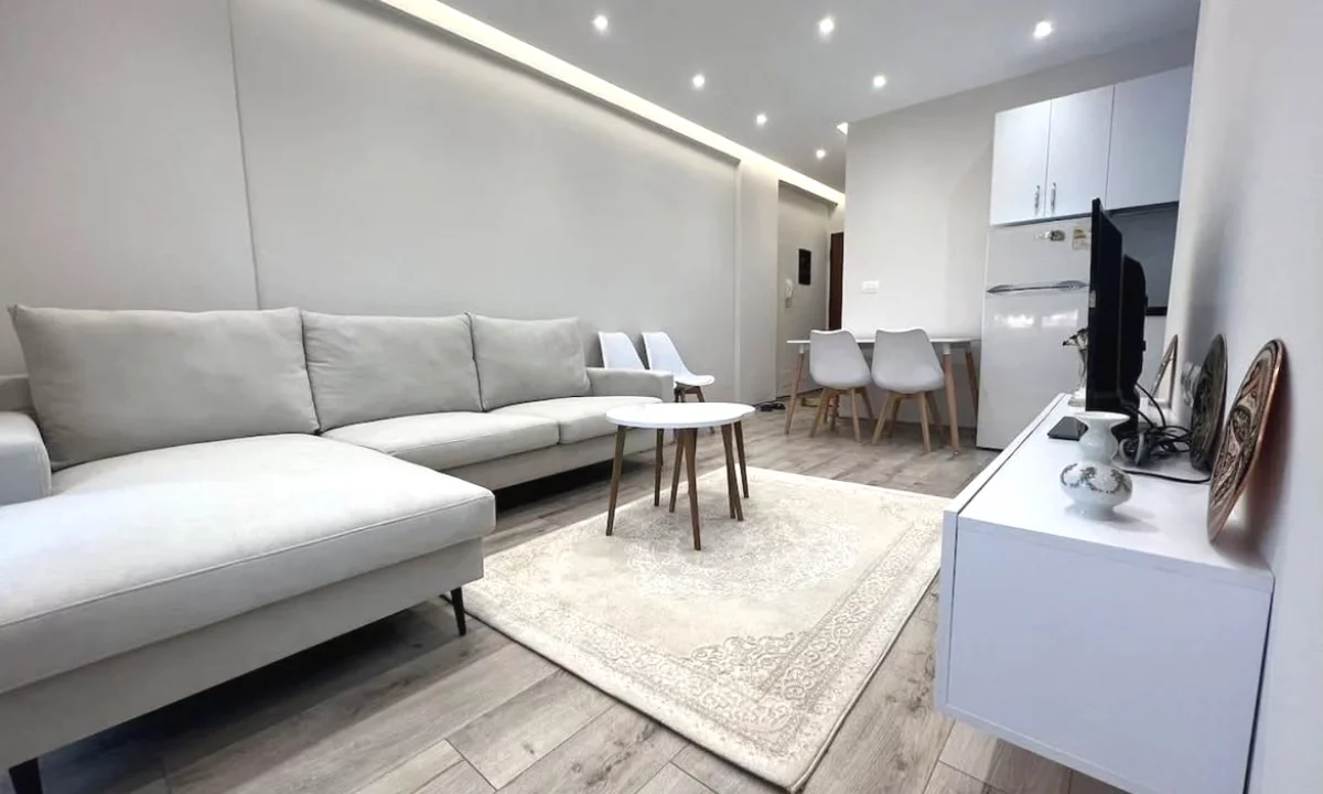 Shtepi ne shitje Apartament ne Tirane, 1+1, Mobilimi E mobiluar, Pagesa 155,000  Euro.