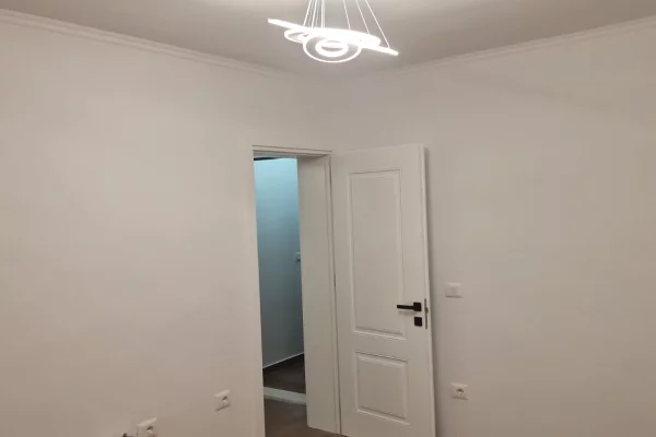 Shtepi ne shitje Apartament ne Tirane, 1+1, Mobilimi Bosh, pa mobiluar, Pagesa 94,000  Euro.