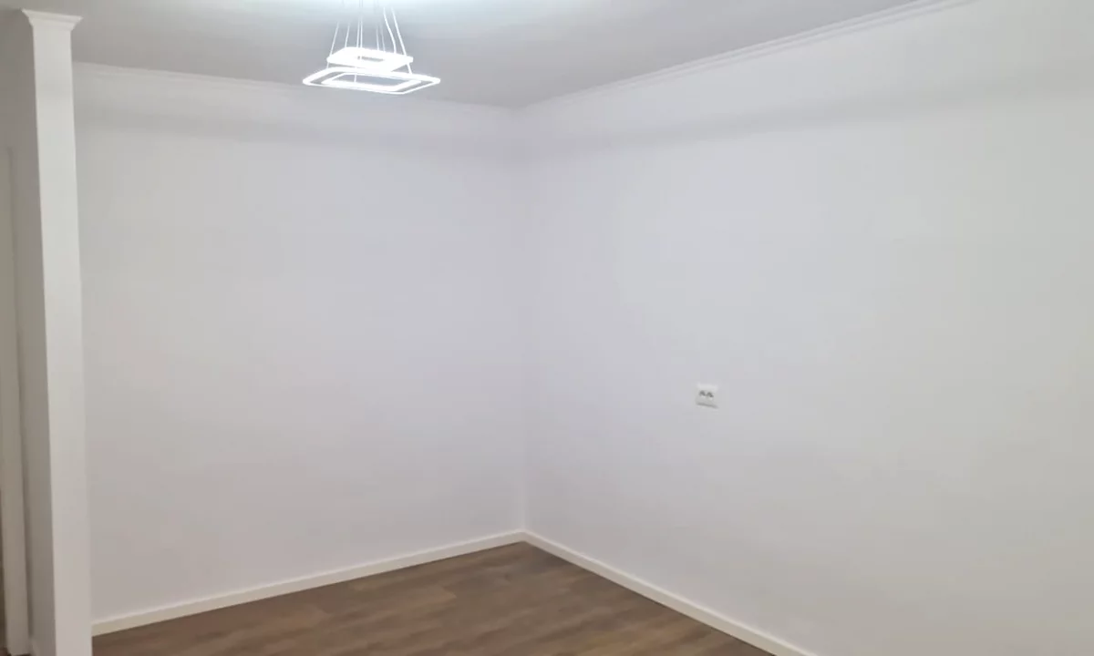Shtepi ne shitje Apartament ne Tirane, 1+1, Mobilimi Bosh, pa mobiluar, Pagesa 118,000  Euro.