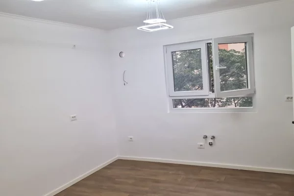 Shtepi ne shitje Apartament ne Tirane, 1+1, Mobilimi Bosh, pa mobiluar, Pagesa 118,000  Euro.