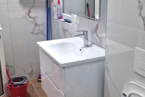 Shtepi ne shitje Apartament ne Tirane, 1+1, Mobilimi Bosh, pa mobiluar, Pagesa 118,000  Euro.