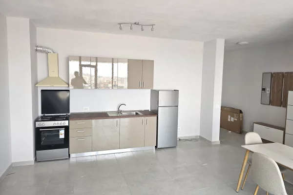 Shtepi me qera Apartament ne Tirane, 2+1, Mobilimi E mobiluar, Pagesa 75,000  Leke.