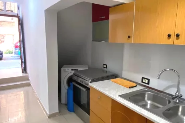Shtepi me qera Apartament ne Tirane, 1+1, Mobilimi E mobiluar, Pagesa 45,000  Leke.