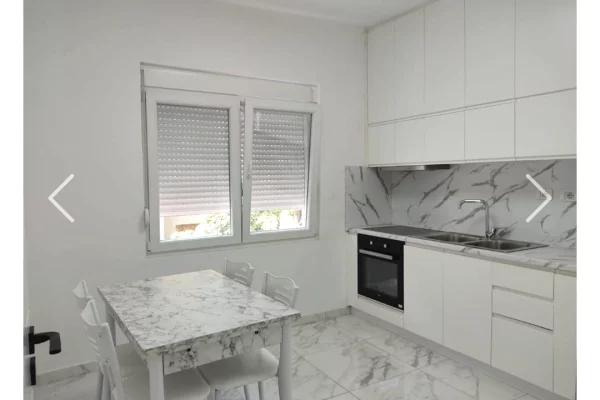 Shtepi me qera Apartament ne Tirane, 1+1, Mobilimi E mobiluar, Pagesa 60,000  Leke.