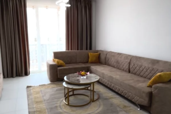 Jepet me qera apartament 2+1+1 ballkon, paskuqan te rrethrrotullimi  